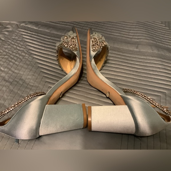 Badgley Mischka Finesse Satin Pumps with Crystals Size 7 - Picture 3 of 11